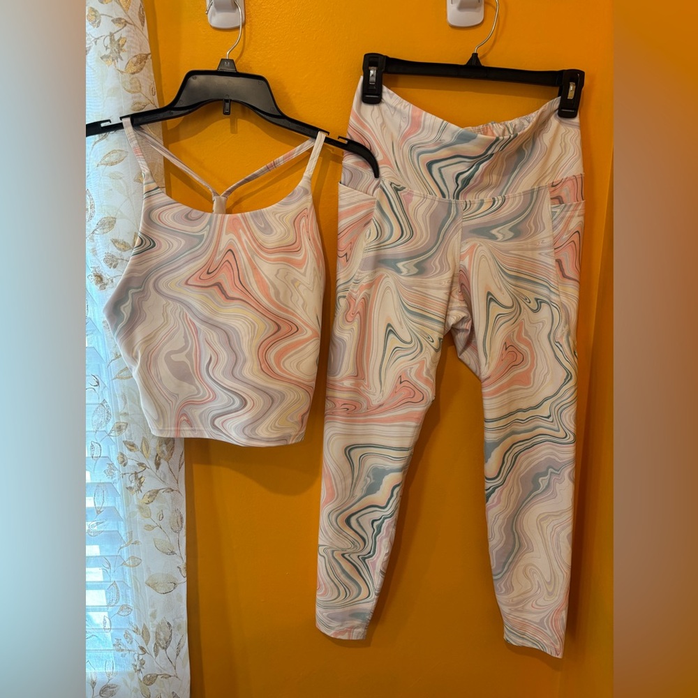 Old Navy Marble Print Active Set - Crop Tank & Leggings in Pastel Swirl